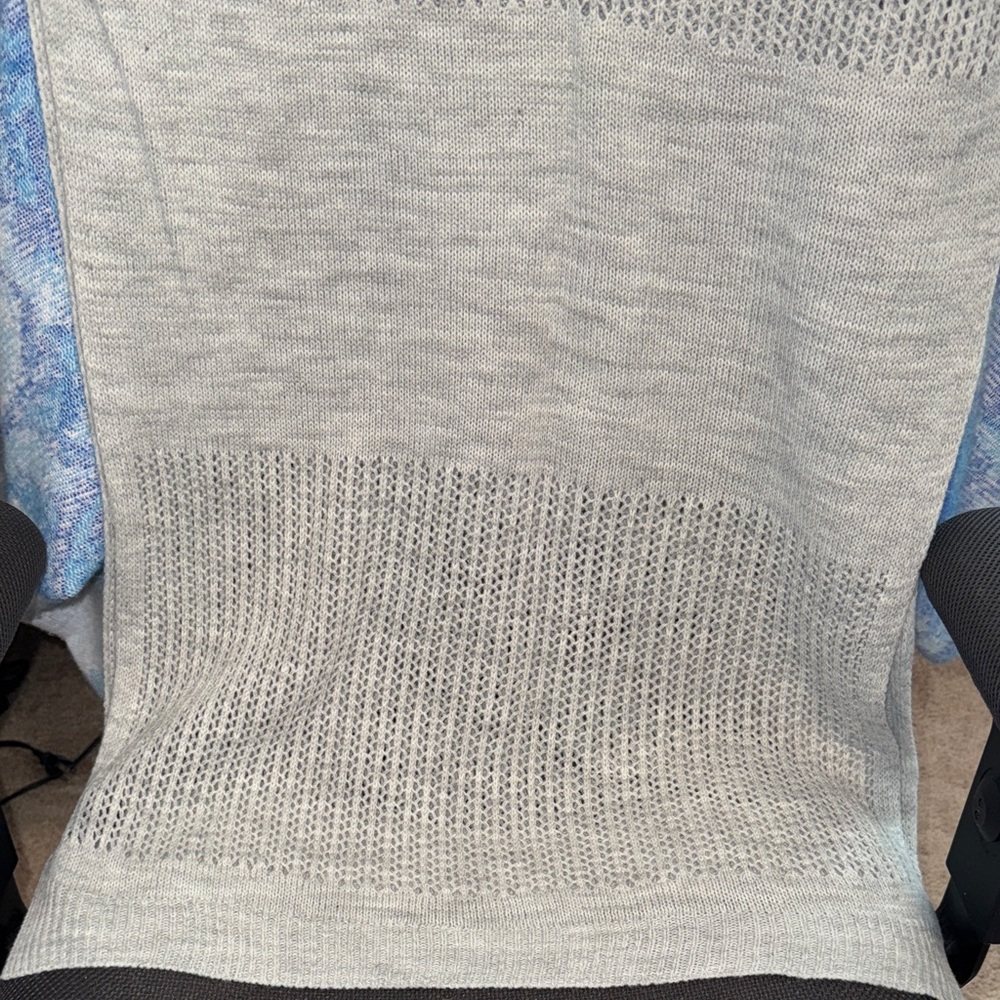 DKNY light Gray Knit & open Mesh scarf-EUC